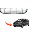 Rejilla Parachoques Toyota Yaris Sedan 2006/2013 - Imagen principal con detalle del producto y modelo de automóvil. ¡Descúbrelo aquí!