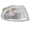 Vista lateral del farol derecho del Opel Astra modelo 1995-1998, con excelente iluminación y diseño moderno. Perfecto para autos clásicos en Chile.