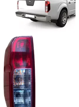 Foco trasero izquierdo de un Nissan Navara del año 2008 al 2015.