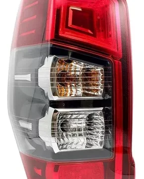 Farol trasero izquierdo de un Mitsubishi L200 modelo 2019 en adelante, con luz halógena.