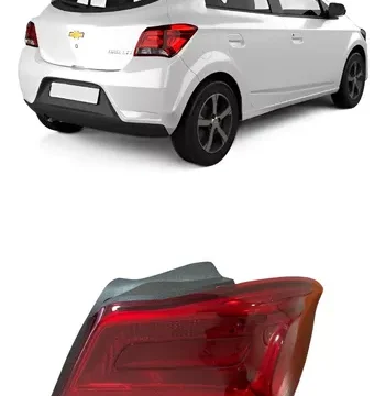 Farol trasero derecho de un Chevrolet Onix Hatchback modelo 2016 a 2020, ilustrando un componente de un vehículo en perfecto estado. Ideal para repuestos de automóviles en Chile.