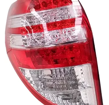 Farol trasero izquierdo de un Toyota Rav 4 del año 2009 o posterior. Repuesto original para automóviles en Chile.