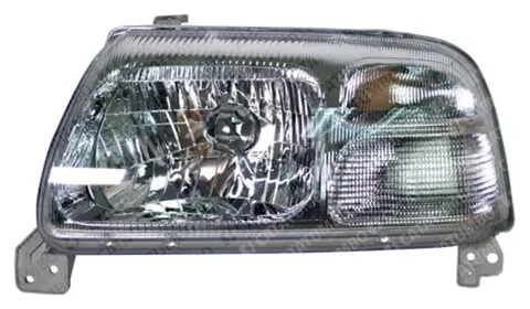 Fotografía del faro delantero izquierdo de un Suzuki Grand Vitara fabricado entre 1996 y 2004, en Chile.