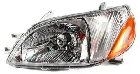 Fotografía del faro izquierdo delantero de un Toyota Yaris Ecco sedán modelo 2001-2003.