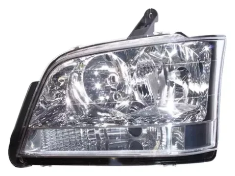 Faro delantero izquierdo de un Chevrolet S10 Apache de los años 2004 a 2010 con luz intermitente de color blanco.