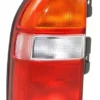 Fotografía del farol trasero izquierdo del modelo Suzuki Grand Vitara del año 1999 al 2003.