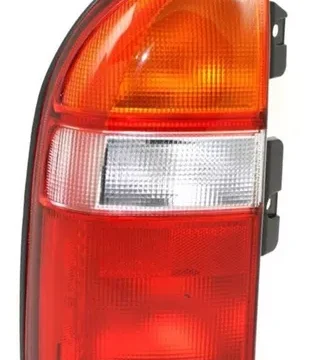 Fotografía del farol trasero izquierdo del modelo Suzuki Grand Vitara del año 1999 al 2003.