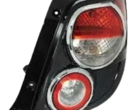 Repuesto original del faro trasero derecho para el modelo Chevrolet Sonic Hatchback fabricado entre 2012 y 2018.