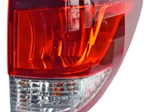 Faro trasero derecho exterior de un Mazda BT50 2017-2021. Repuesto original para vehículos en Chile.