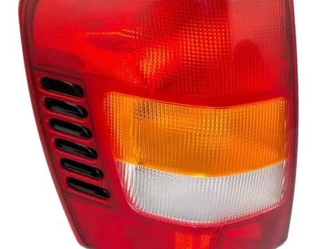 Farol trasero izquierdo de un Jeep Grand Cherokee modelo 2002 a 2004 en Chile.
