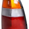 Farol trasero derecho de un Chevrolet Luv modelo 1997 a 2000. Producto de reemplazo con código FT1602010R. Pieza de repuesto para vehículos en Chile.
