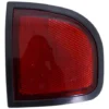 Reflector Trasero Izquierdo de un modelo Mitsubishi L200 fabricado entre 2007 y 2015.