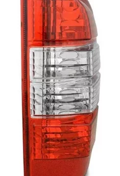 Luz trasera derecha de un Chevrolet S10 Apache 2009/2011 en color rojo, imagen principal.