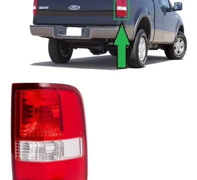 Imagen de un farol trasero derecho para un Ford F150 del 2004 al 2008, ideal para reemplazar en vehículos en Chile.