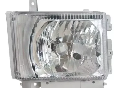 Pieza de repuesto para el óptico derecho de un camión Isuzu Npr/Nkr fabricado entre 2009 y 2015, ideal para reemplazo en vehículos de transporte en Chile.