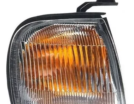 Farol delantero derecho de un Suzuki Baleno del año 1996 al 1998 en Chile.