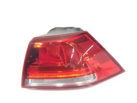 Farol trasero izquierdo del Volkswagen Golf A7 del año 2015 al 2017, imagen de alta calidad para público chileno.