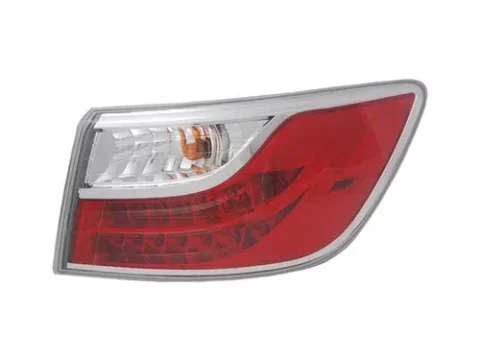 Fotografía del farol trasero exterior derecho de un vehículo Mazda Cx9 del año 2010 al 2012.