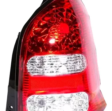 Fotografía del farol trasero izquierdo de un auto Suzuki Alto del modelo 2006 a 2013 con intermitente blanco, ideal para repuestos en Chile.