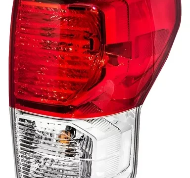 Faro trasero derecho de un Toyota Tundra modelo 2009 a 2014.