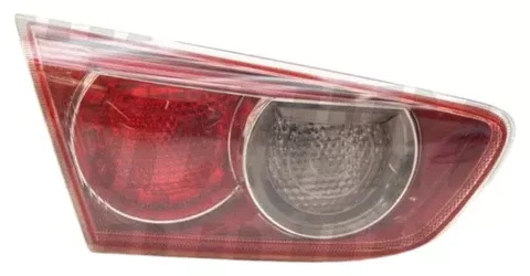 Fotografía del farol trasero derecho interior de un Mitsubishi Lancer R/T R/S fabricado entre 2008 y 2014.