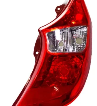 Repuesto de farol trasero derecho para un Hyundai Eon del año 2013 al 2017, en color rojo con detalles cromados, disponible en Chile.