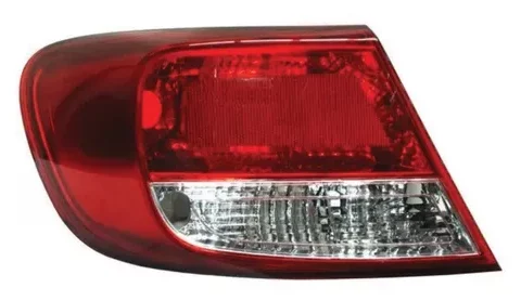 Farol trasero derecho de un Volkswagen Gol G5 Hatcback modelo 2008-2012 con mica roja, pieza principal del vehículo.