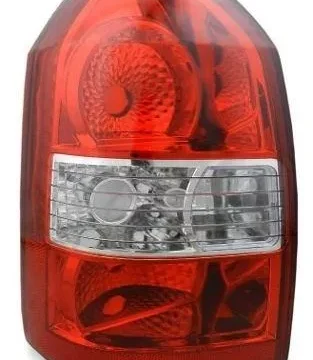Farol trasero izquierdo de un Hyundai Tucson modelo 2004-2009. Increíble detalle y brillo del diseño de la luz trasera del vehículo. Producto de repuesto para autos en Chile.
