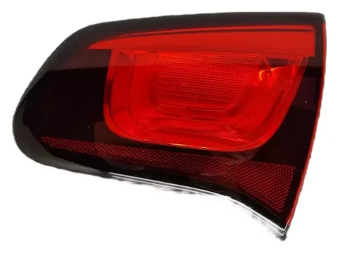 Detalles de un farol trasero interior izquierdo de un Citroen C3 modelo 2010/2013.
