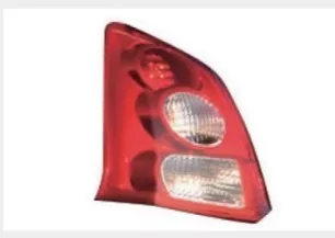Detalle del farol trasero izquierdo de un Suzuki Celerio fabricado entre 2009 y 2016.