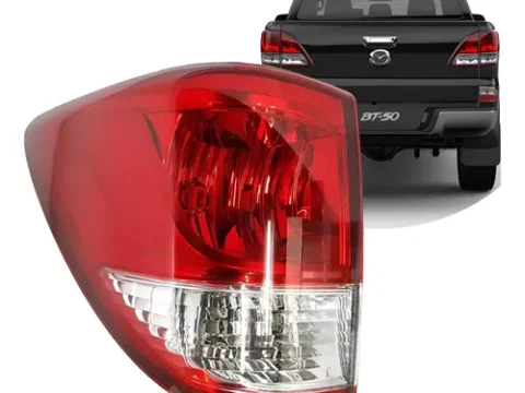 Farol trasero izquierdo exterior de un Mazda BT50 del año 2017 al 2021.
