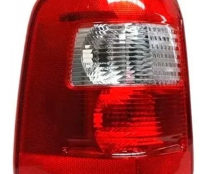 Pieza de repuesto para farol trasero izquierdo de Ford Ecosport año 2004 a 2007, vista desde ángulo frontal.