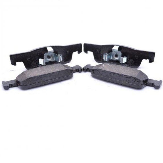 Juego Pastillas De Freno Delantera Renault Clio 1.2 2012/2018 Clio 1.5 2012/2017 Sandero 1.6 2012/2014 Symbol New 1.6 2012/2018 Ceramica - Ultrapad Con Sistema Anti Vibracion Y Ruido 1 Pastillas de freno delanteras para modelos de vehículos Renault Clio, Sandero y Symbol, fabricadas con cerámica Ultrapad, con sistema anti vibración y reducción de ruido.