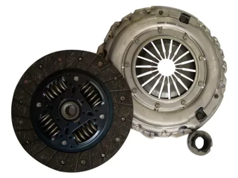 Imagen de un kit de embrague para Hyundai Tucson y Kia Sportage de los años 2005 a 2011, y para Kia Carens de 2007 a 2013. Incluye 3 piezas: disco de 235 mm con 20 estrías. Ideal para vehículos a gasolina. Apta para público chileno.