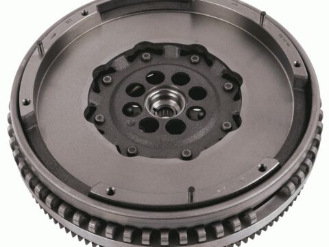 Imagen de un volante de motor compatible con modelos de Hyundai New H1, Porter, Kia Sorento, con caja de 6 velocidades, para el año 2011 al 2016 y 2011 al 2020.Perfecto para ajustes y reparaciones automotrices en Chile.