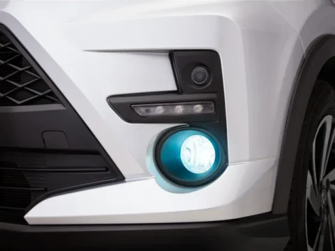 Faro neblinero derecho para Toyota Raize 2022/2025, compatible con neblinero, vista exterior. Adecuado para público chileno.